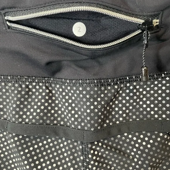 Lululemon Speed Shorts Kill the Lights Ravishing Reptile Reflective, Size 2